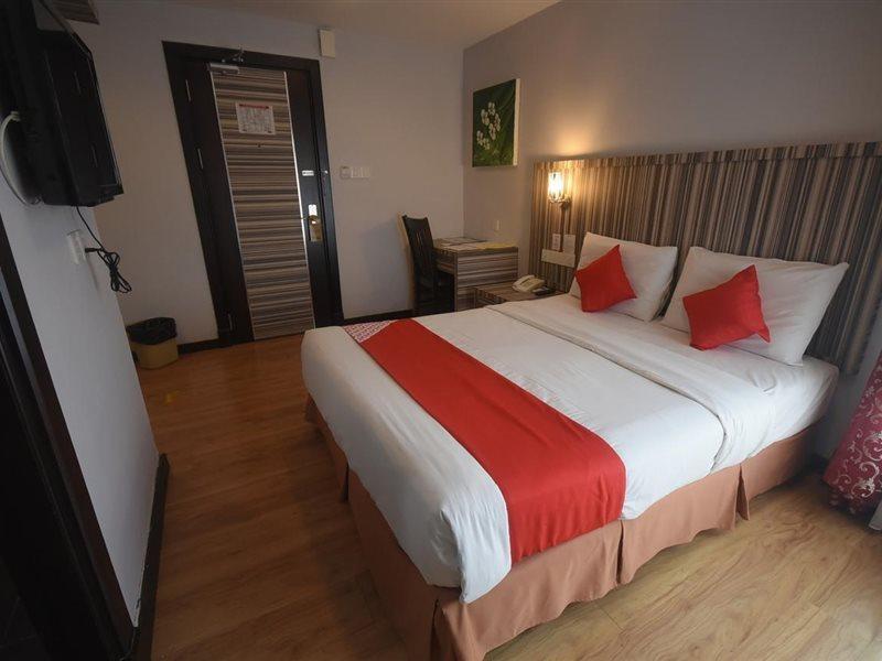 Super Oyo 985 Hotel Nur Miri Exterior photo