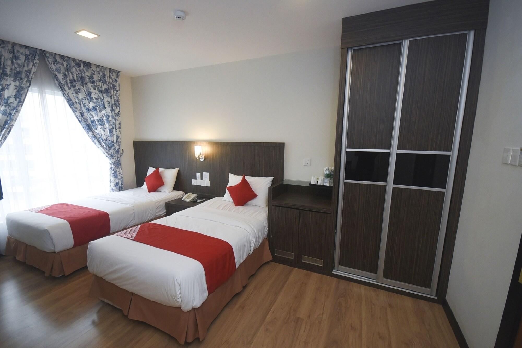 Super Oyo 985 Hotel Nur Miri Exterior photo